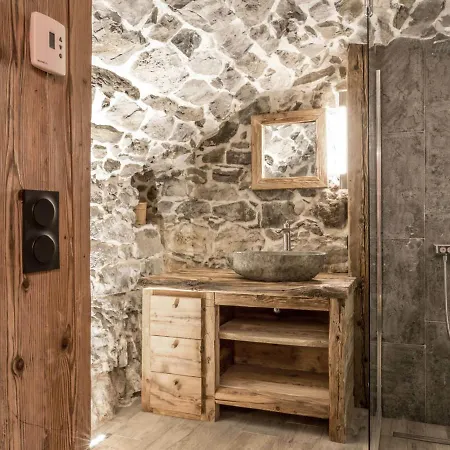 3*, Ferme Renovee, 10 Pers, Proche Pistes, Garage, Animaux Admis - Fr-1-304-162 Chalet
